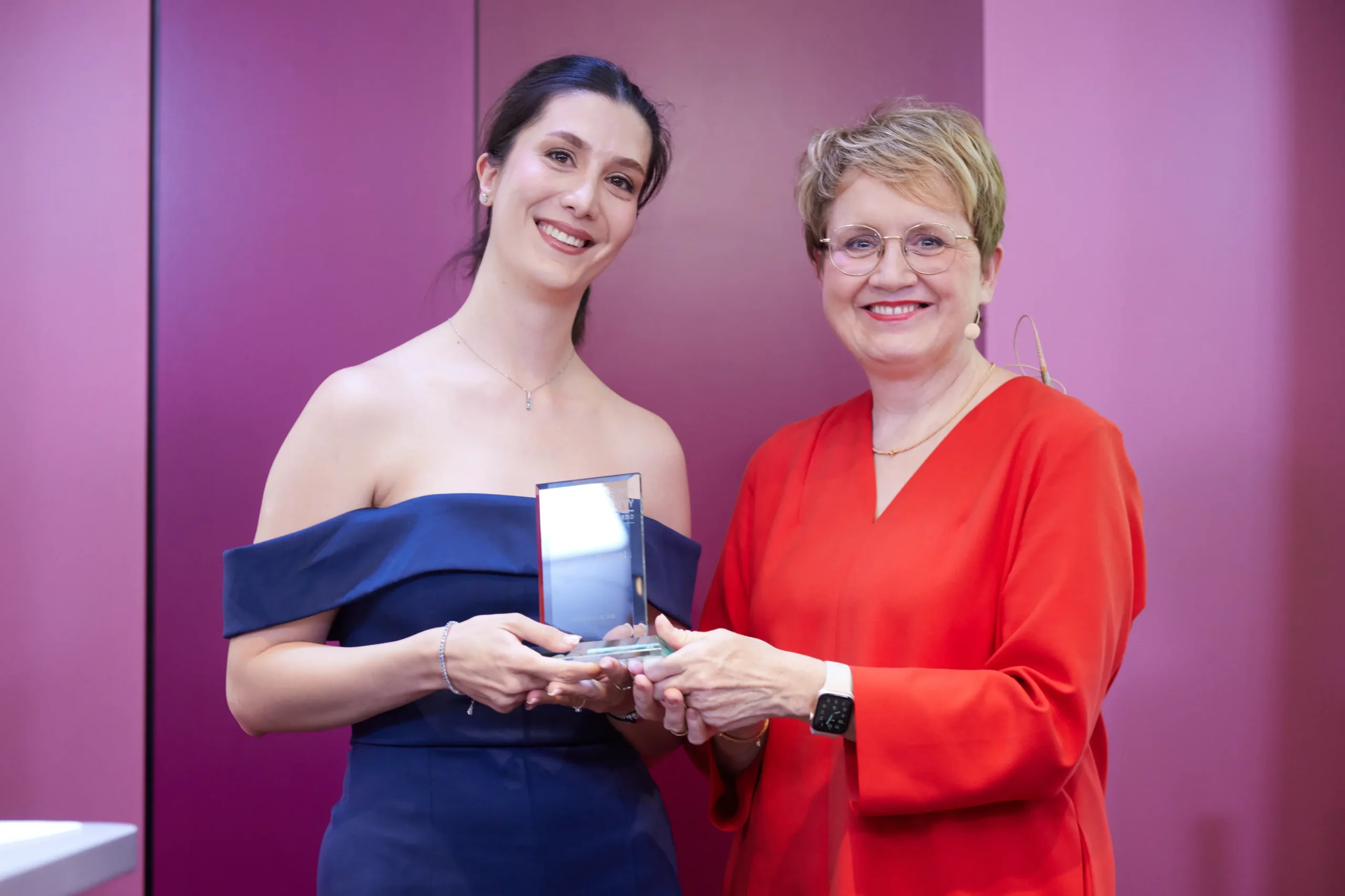 Ghazaleh Madani receiving the AmCham Germany Female Founders Award 2026