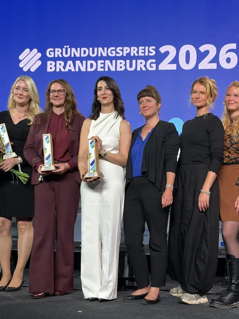 Award winners on stage at the Gründungspreis Brandenburg 2026 ceremony